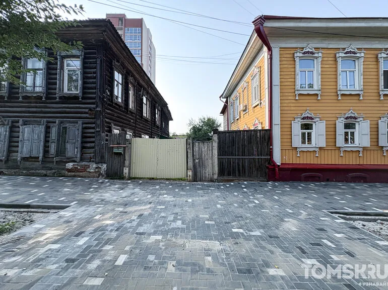 На Алтайской в Томске начали снимать старый разбитый асфальт