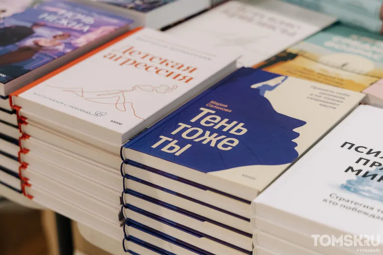 Сотни новинок, бестселлеры и редкие издания: в Томске стартовала большая книжная «Гаражка» от МИФа