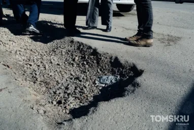 Ямочный ремонт внутриквартальных проездов идет в Кировском районе Томска