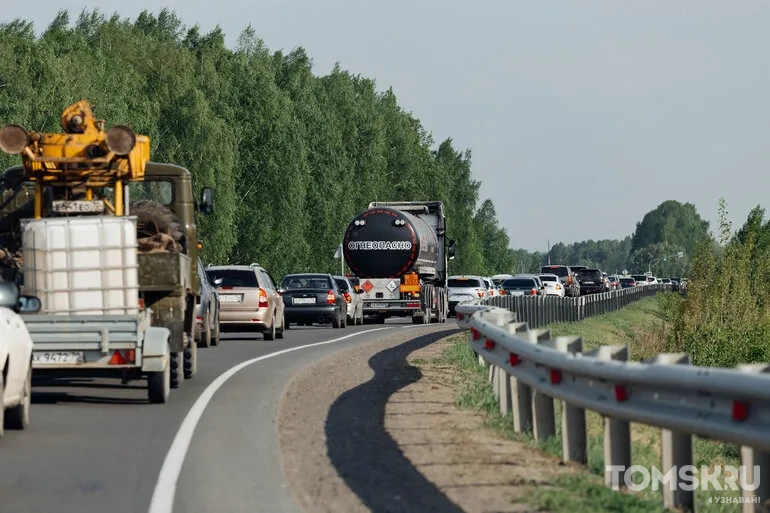 На трассе под Томском водитель погиб от удара током