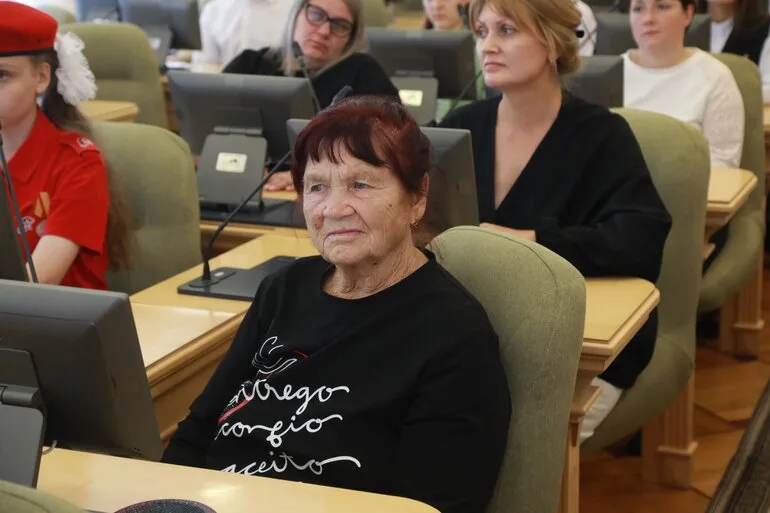 «Самые глубокие разговоры случаются дома»: в томской Законодательной думе наградили лучшие читающие семьи