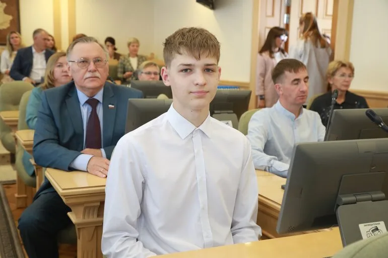 «Самые глубокие разговоры случаются дома»: в томской Законодательной думе наградили лучшие читающие семьи