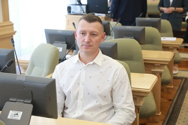 «Самые глубокие разговоры случаются дома»: в томской Законодательной думе наградили лучшие читающие семьи
