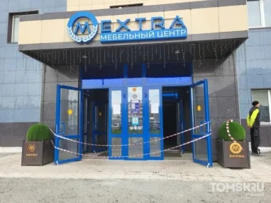Огнеборцы более двух часов тушили ночной пожар на складе томского ТЦ «Экстра»