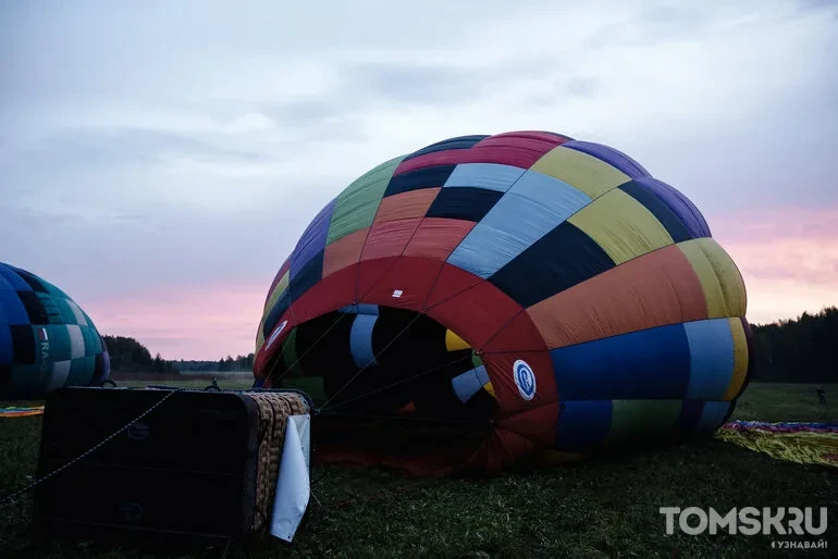 Редакция Tomsk.ru поднялась в небо: фоторепортаж с фестиваля воздушных шаров «ВВЕРХ»
