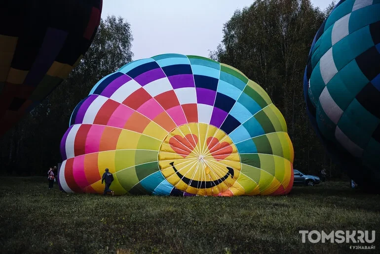 Редакция Tomsk.ru поднялась в небо: фоторепортаж с фестиваля воздушных шаров «ВВЕРХ»