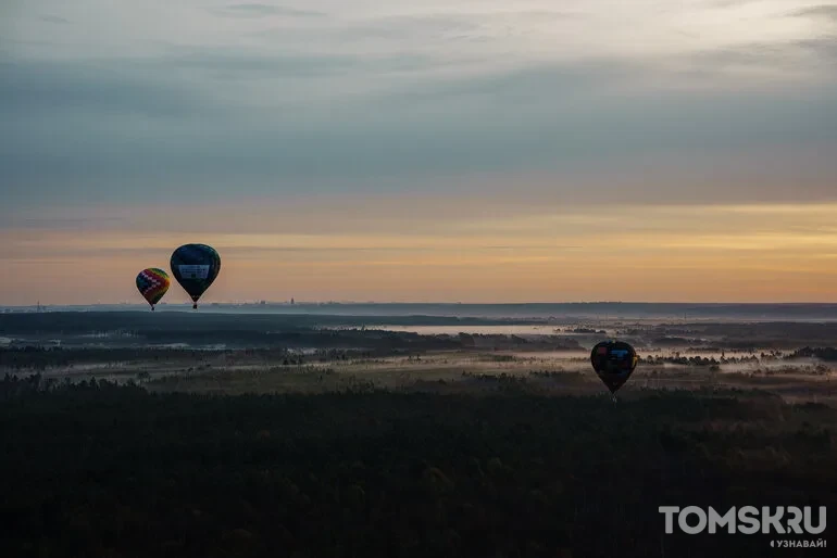 Редакция Tomsk.ru поднялась в небо: фоторепортаж с фестиваля воздушных шаров «ВВЕРХ»
