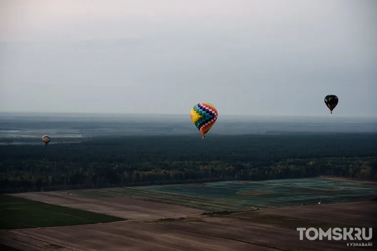 Редакция Tomsk.ru поднялась в небо: фоторепортаж с фестиваля воздушных шаров «ВВЕРХ»