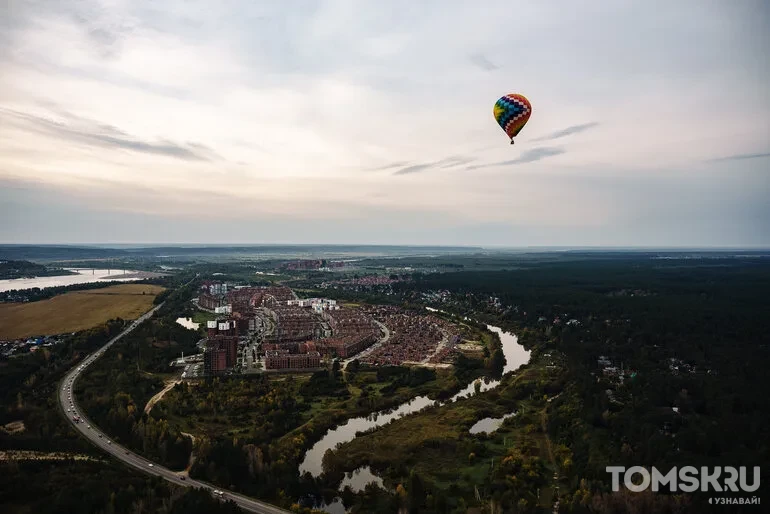 Редакция Tomsk.ru поднялась в небо: фоторепортаж с фестиваля воздушных шаров «ВВЕРХ»