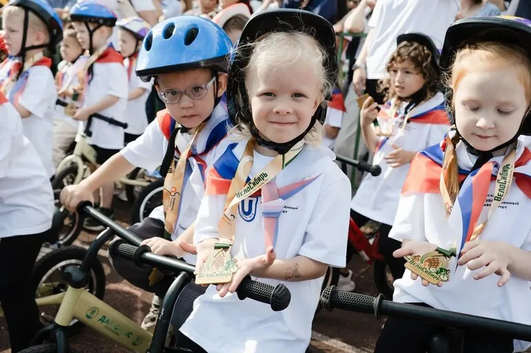 Томские малыши на беговелах установили мировой рекорд