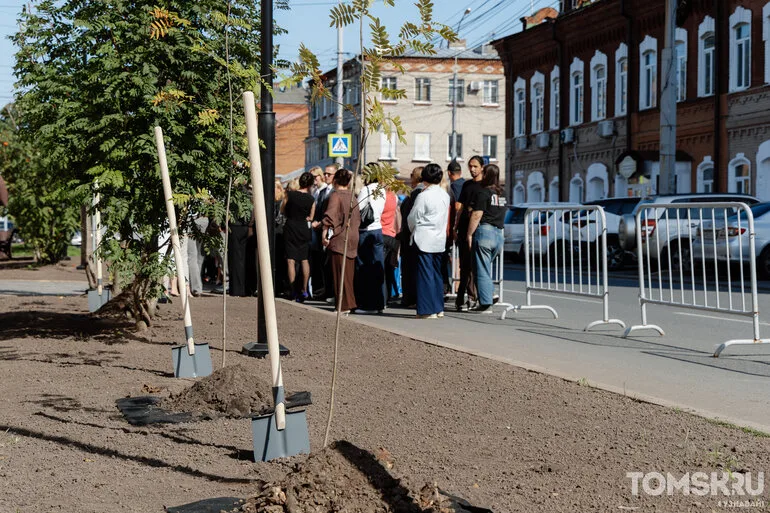 В центре Томска разбили рябиновую Аллею финансистов