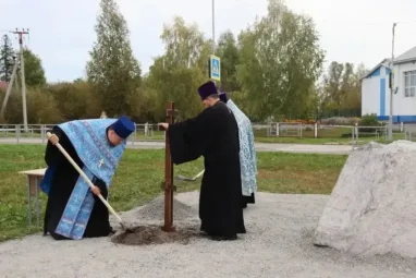 В томской деревне Воронино освятили место под новый храм