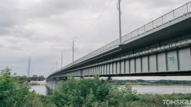 Подрядчик устранил колейность на Коммунальном мосту в Томске