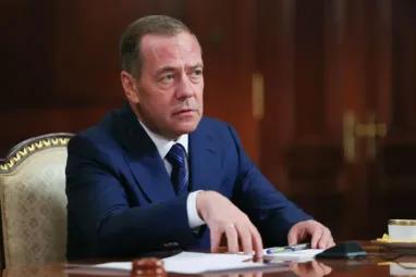 Дмитрий Медведев: «Твердо продолжить собственный путь в истории и уверенно смотреть в будущее»