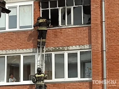 На пожаре в томском Тимирязевском спасли мужчину