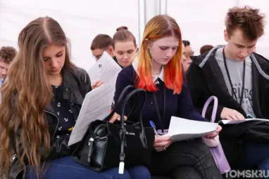 Более 400 предприятий Томской области наняли школьников летом