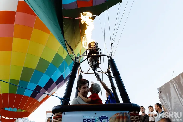 Шары в темноте — как прошло свечение аэростатов в Томске