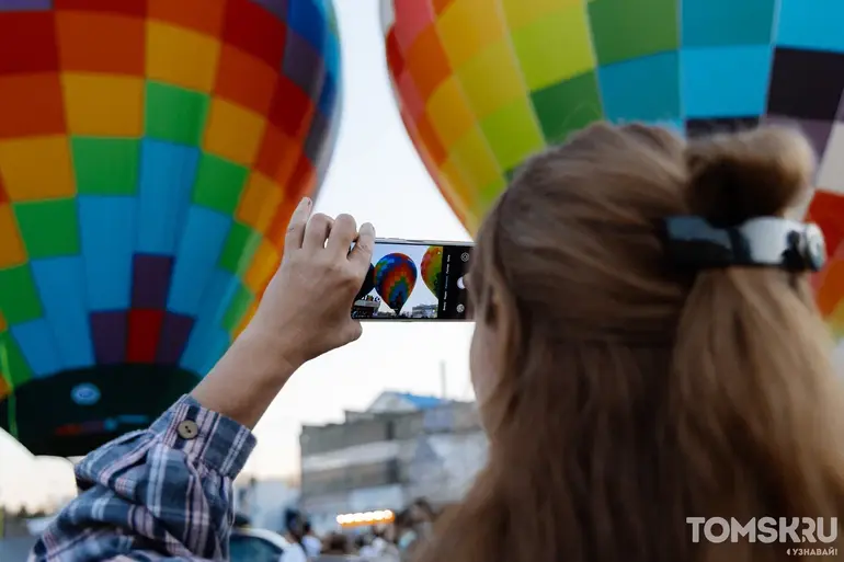 Шары в темноте — как прошло свечение аэростатов в Томске