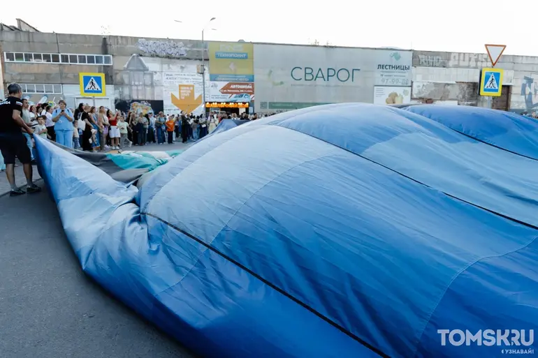 Шары в темноте — как прошло свечение аэростатов в Томске