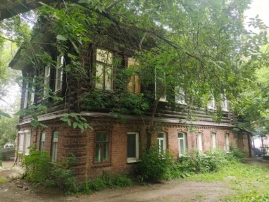 Полукаменный «Дом за рубль» в переулке Даниловском, 9 в Томске выставили на торги