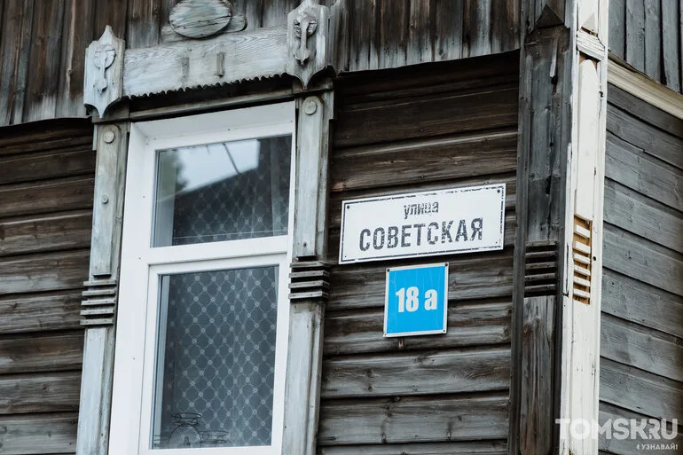 Томичи восстановили красную часть фасада дома с брандмауэром на Советской, 18а