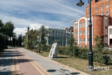 Городские власти вернули уличные часы между третьим и пятым корпусами Томского политеха