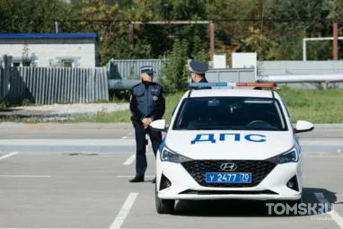 На трассе под Томском полицейские помогли довезти до больницы травмированного ребенка