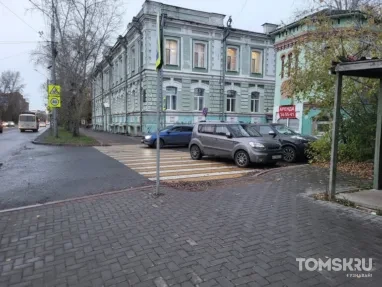 Мастера томской парковки: нарушение в центре или забитая «зебра»