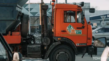 Томские дороги обработали 50 тоннами смеси из-за снегопада