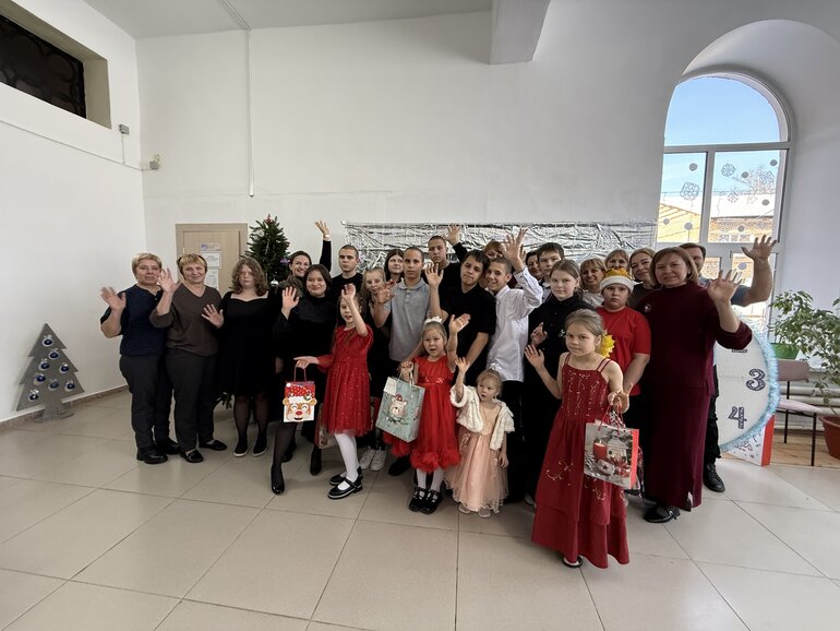 Время чудес наступает: «Ростелеком» исполнил мечты детей из Бакчарского детского дома