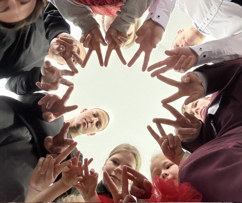 Время чудес наступает: «Ростелеком» исполнил мечты детей из Бакчарского детского дома