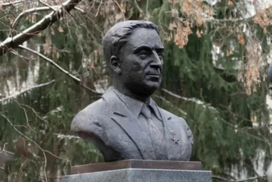 В Томске открыли памятник Почетному гражданину области Петру Пронягину