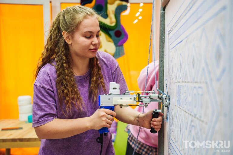 «Это что-то новое и необычное» — почему в Томске растет интерес к мастер-классам по созданию ковров